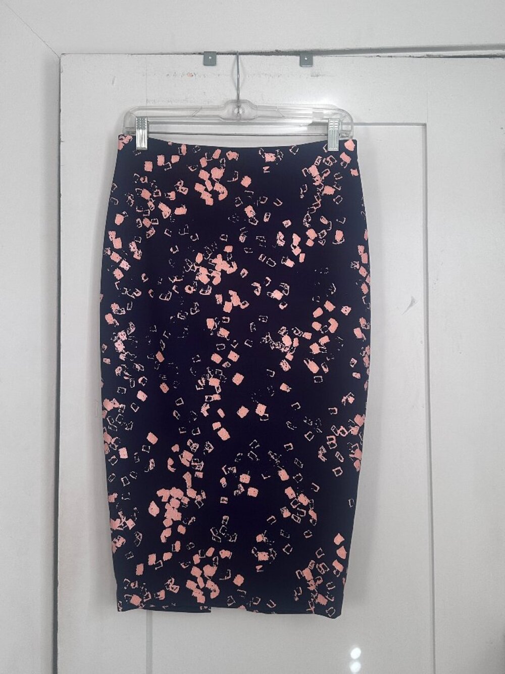 NWT Elizabeth and James Navy Pink Abstract Print Midi Pencil Skirt Size 6